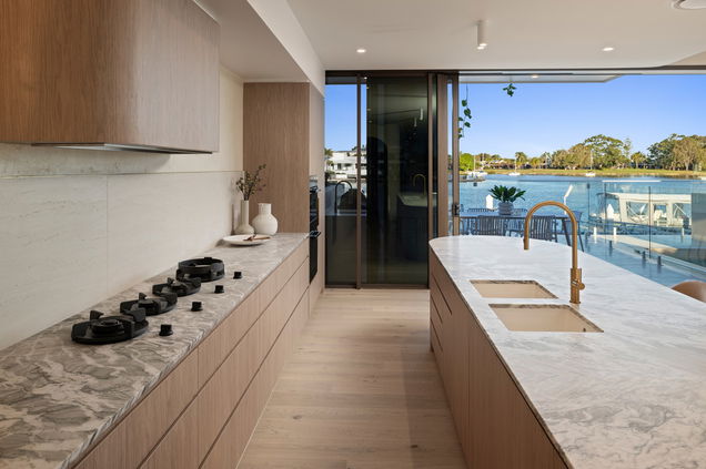 2/37 Neerim Drive, Mooloolaba