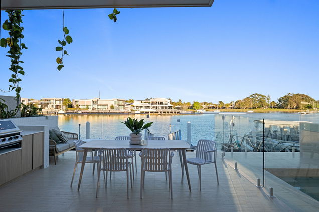 2/37 Neerim Drive, Mooloolaba