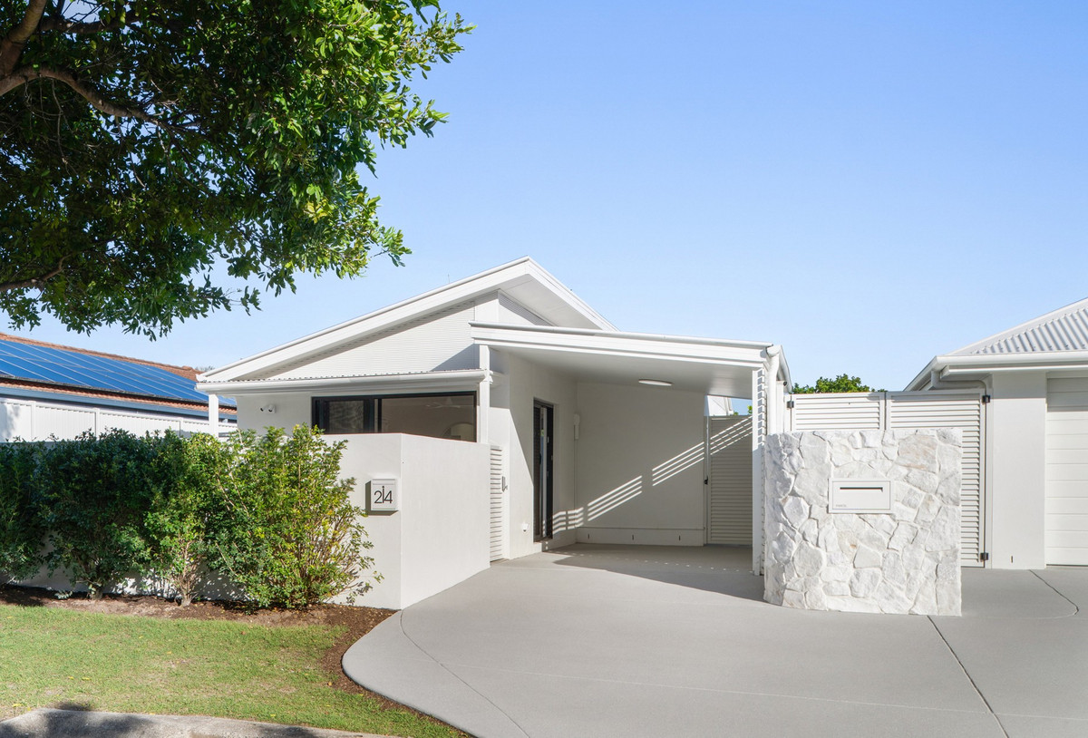 2/4 Rinca Place, Kawana Island
