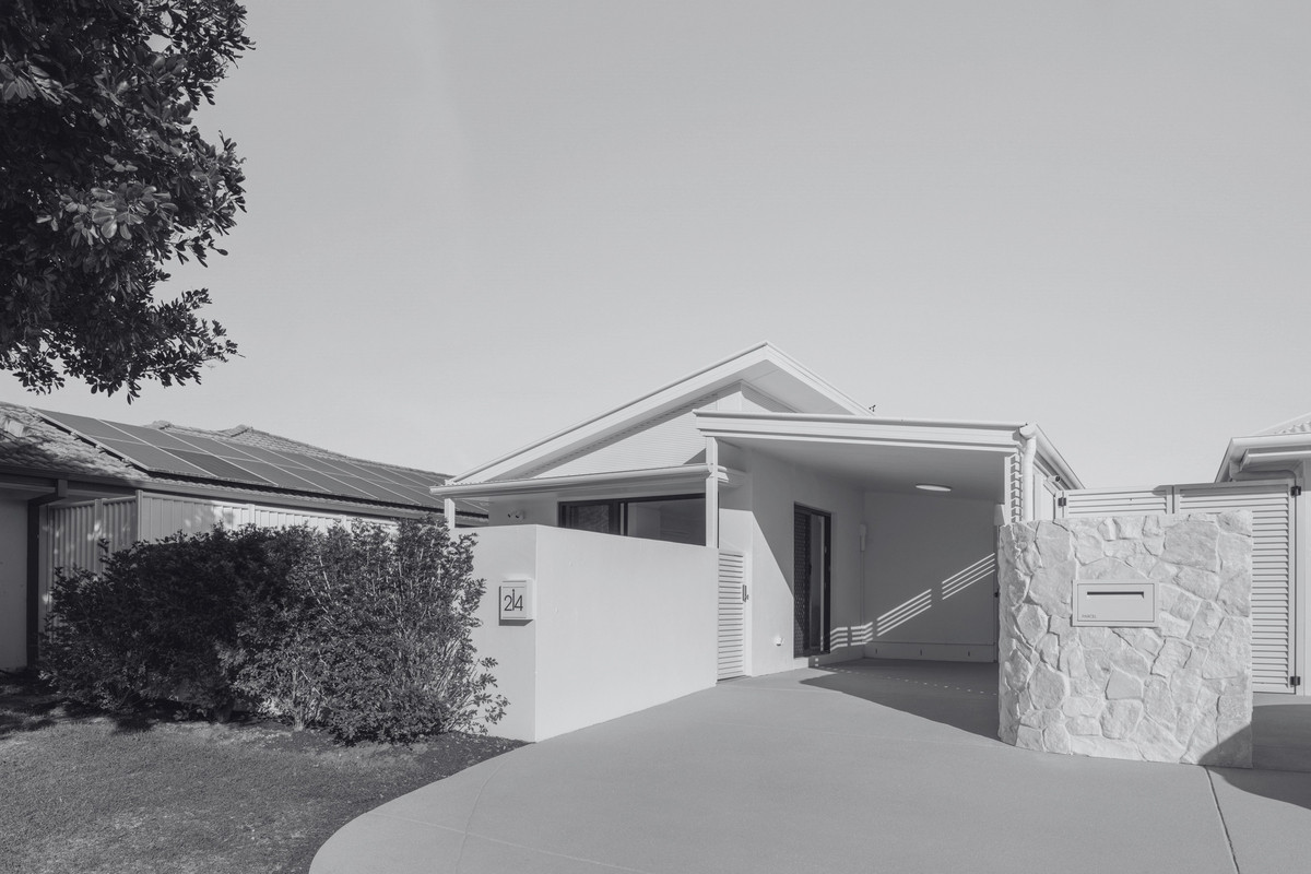 2/4 Rinca Place, Kawana Island